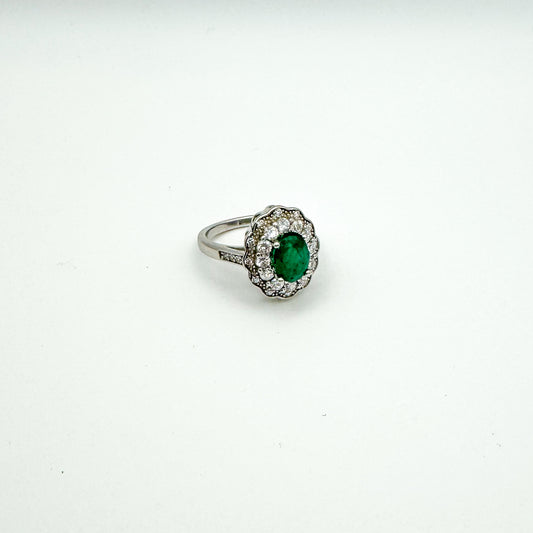 ANELLO CON SMERALDO OVALE E ZIRCONI BIANCHI IN ARGENTO 925 RODIATO