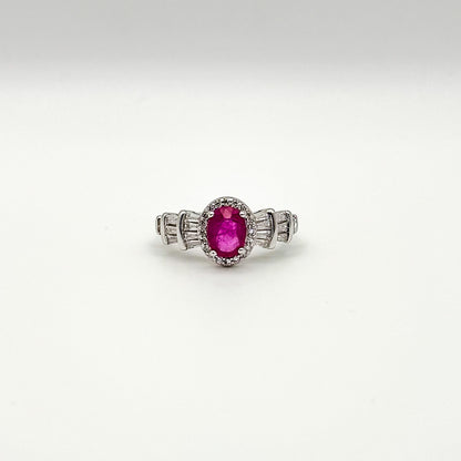 ANELLO CON RUBINO OVALE E ZIRCONI BIANCHI IN ARGENTO 925 RODIATO