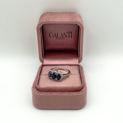 ANELLO CON 3 ZAFFIRI OVALI E ZIRCONI BIANCHI IN ARGENTO 925 RODIATO