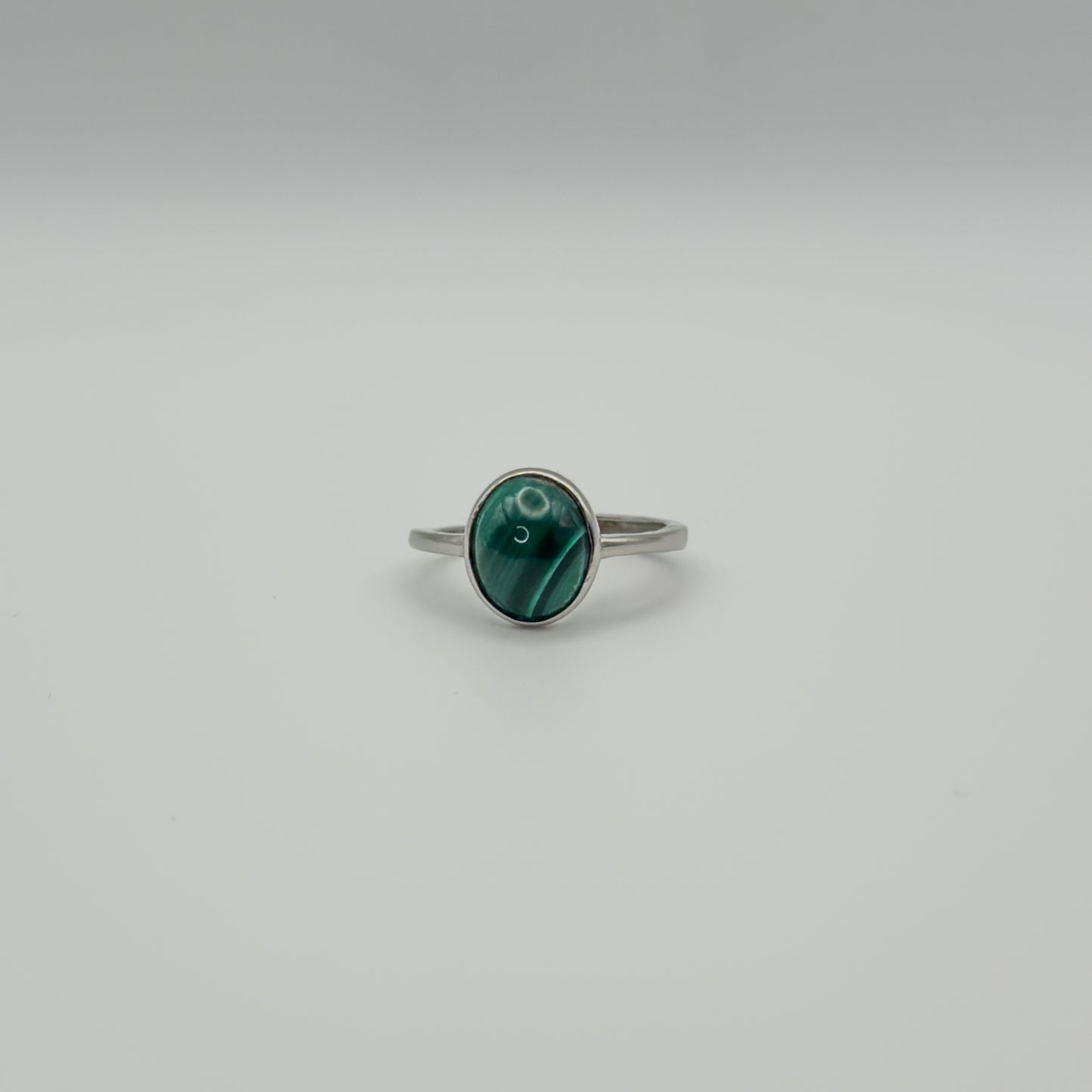 ANELLO CON MALACHITE OVALE IN ARGENTO 925 RODIATO - REGOLABILE