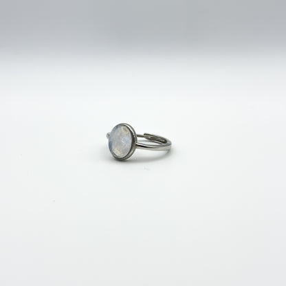 ANELLO CON PIETRA DI LUNA OVALE IN ARGENTO 925 RODIATO - REGOLABILE
